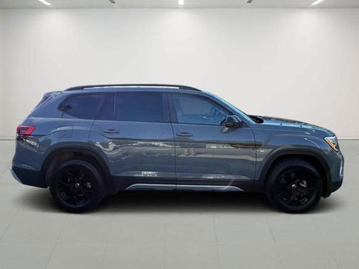 2024 Volkswagen Atlas 2.0T Peak Edition SEL