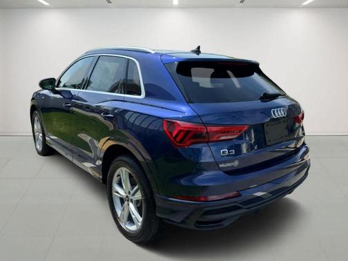 2024 Audi Q3 45 S line Premium
