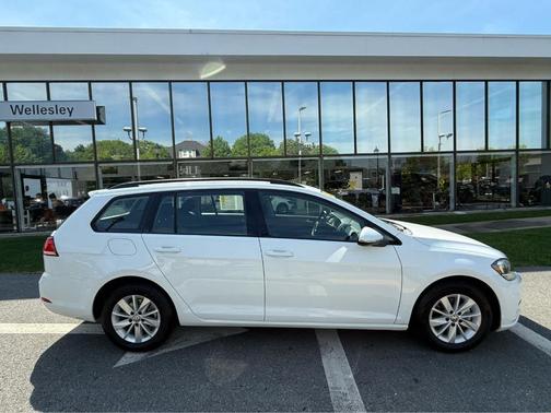 Pure White 2019 Volkswagen Golf SportWagen 1.4T S