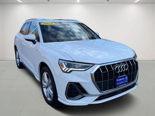 2024 Audi Q3 45 S line Premium