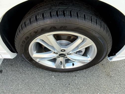 2024 Audi Q3 45 S line Premium