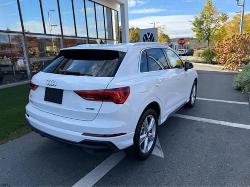 2024 Audi Q3 45 S line Premium