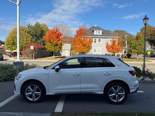 2024 Audi Q3 45 S line Premium