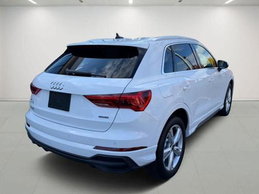 2024 Audi Q3 45 S line Premium