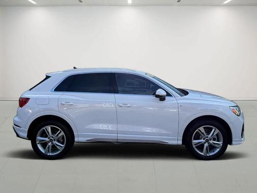 2024 Audi Q3 45 S line Premium