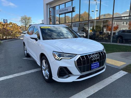 2024 Audi Q3 45 S line Premium