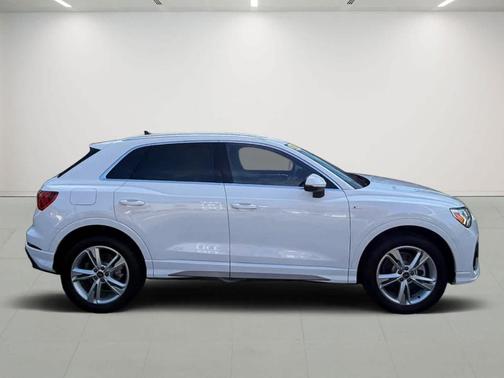 2024 Audi Q3 45 S line Premium