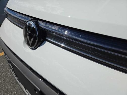 2025 Volkswagen Taos 1.5T SE Black