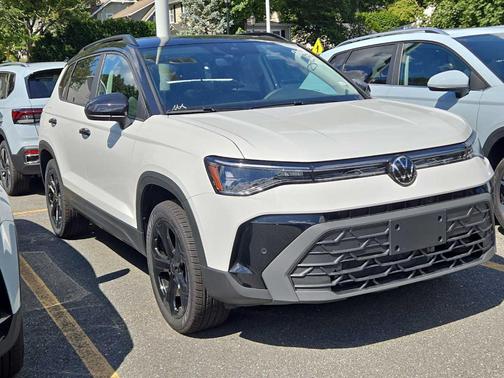 2025 Volkswagen Taos 1.5T SE Black