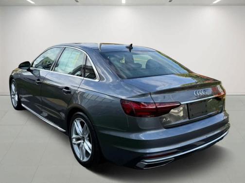 2022 Audi A4 45 S line quattro Premium