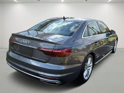 2022 Audi A4 45 S line quattro Premium