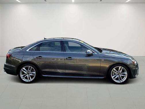2022 Audi A4 45 S line quattro Premium