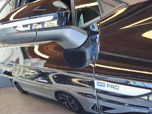 Deep Black Pearl Effect 2025 Volkswagen ID.4 Pro