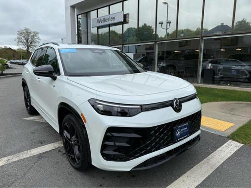 Opal White Pearl Effect 2025 Volkswagen Tiguan 2.0T SE R-Line Black