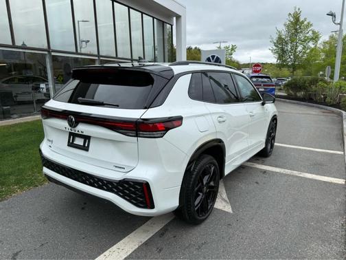 Opal White Pearl Effect 2025 Volkswagen Tiguan 2.0T SE R-Line Black