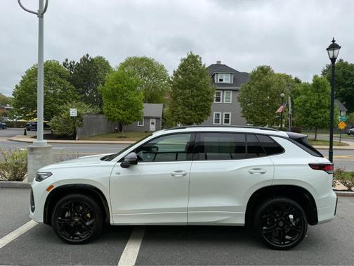 Opal White Pearl Effect 2025 Volkswagen Tiguan 2.0T SE R-Line Black