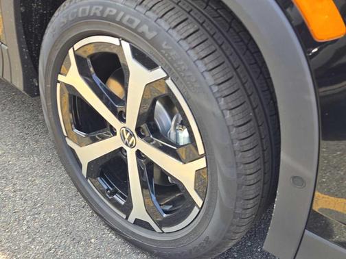 2025 Volkswagen Tiguan 2.0T SE