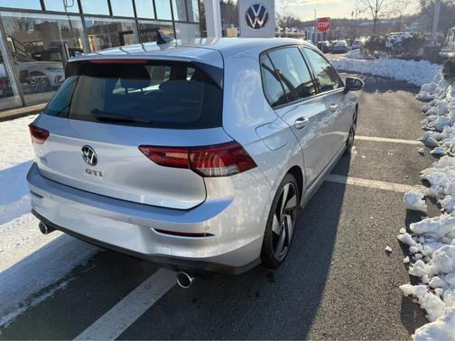 2022 Volkswagen Golf GTI 2.0T SE