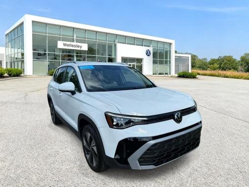 Pure White 2025 Volkswagen Taos 1.5T SE