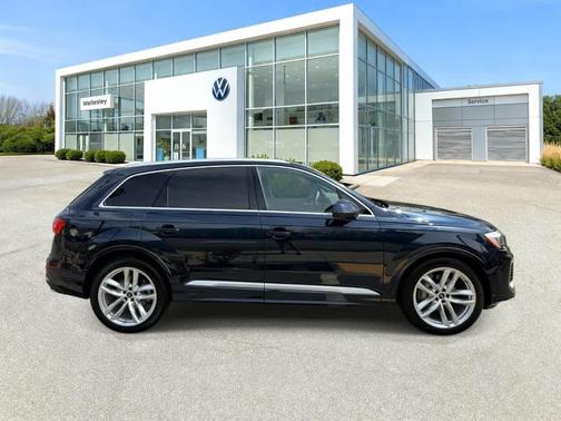 Waitomo Blue Metallic 2025 Audi Q7 55 Premium Plus