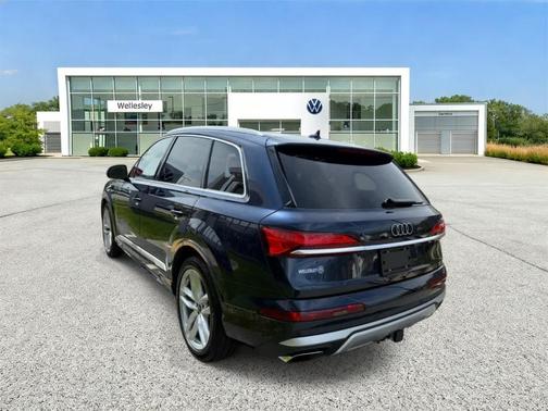 Waitomo Blue Metallic 2025 Audi Q7 55 Premium Plus