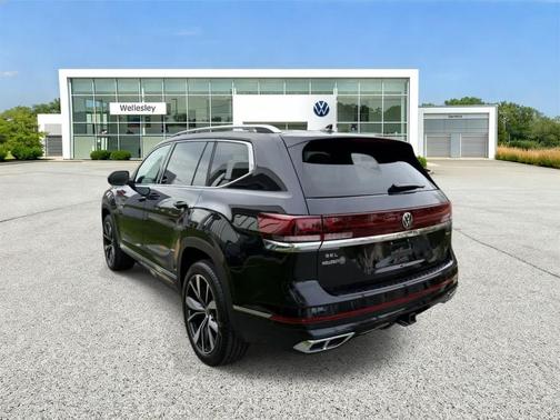 Deep Black Pearl Effect 2025 Volkswagen Atlas 2.0T SEL Premium R-Line