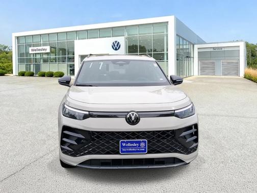 Sandstone 2026 Volkswagen Tiguan 2.0T SE R-Line Black