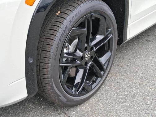 Sandstone 2026 Volkswagen Tiguan 2.0T SE R-Line Black