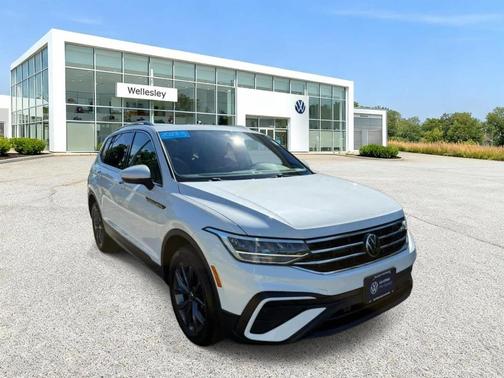 Opal White Pearl Effect 2023 Volkswagen Tiguan 2.0T SE