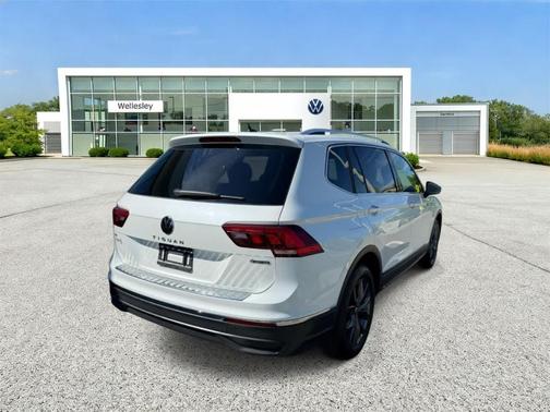 Opal White Pearl Effect 2023 Volkswagen Tiguan 2.0T SE
