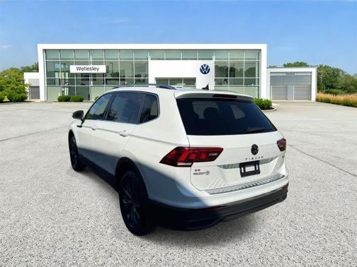 Opal White Pearl Effect 2023 Volkswagen Tiguan 2.0T SE