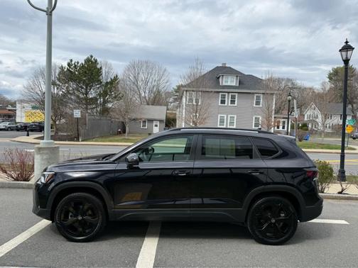 2025 Volkswagen Taos 1.5T SE Black