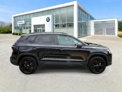 2025 Volkswagen Taos 1.5T SE Black
