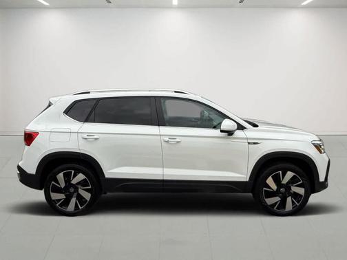 2024 Volkswagen Taos 1.5T SEL