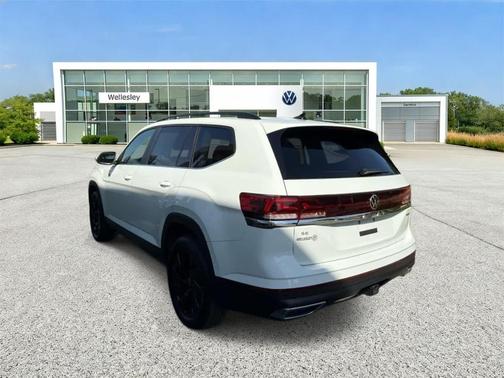 Pure White 2025 Volkswagen Atlas 2.0T SE