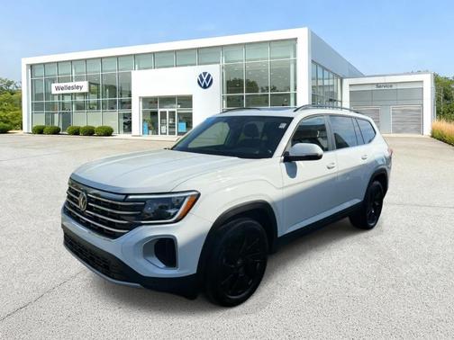 Pure White 2025 Volkswagen Atlas 2.0T SE