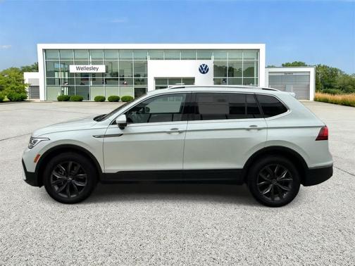 Opal White Pearl Effect 2023 Volkswagen Tiguan 2.0T SE