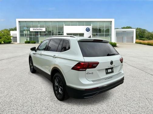 Opal White Pearl Effect 2023 Volkswagen Tiguan 2.0T SE