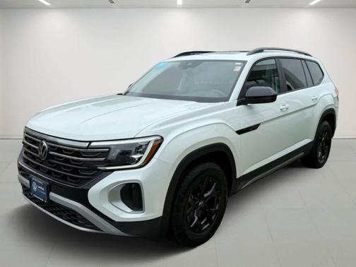 2024 Volkswagen Atlas 2.0T Peak Edition SEL