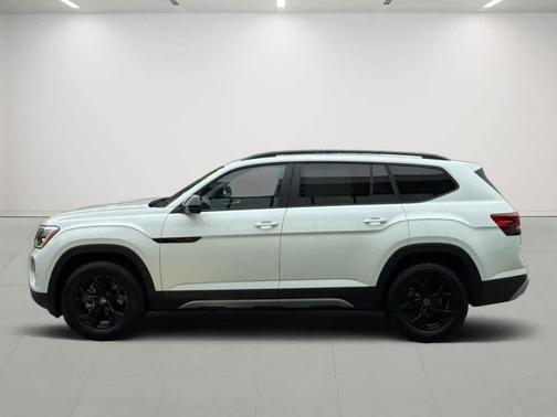 2024 Volkswagen Atlas 2.0T Peak Edition SEL