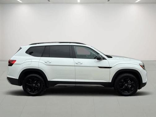 2024 Volkswagen Atlas 2.0T Peak Edition SEL