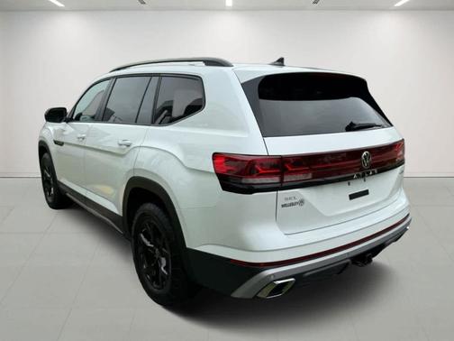 2024 Volkswagen Atlas 2.0T Peak Edition SEL