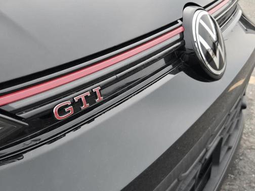 Mythos Black Metallic 2026 Volkswagen Golf GTI 2.0T SE