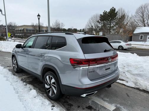 2025 Volkswagen Atlas 2.0T SE