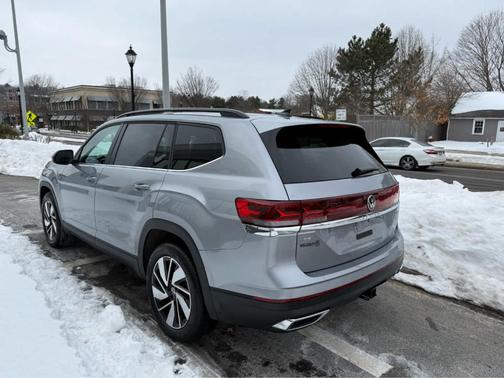 2025 Volkswagen Atlas 2.0T SE
