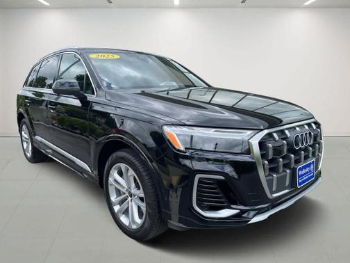 2025 Audi Q7 55 Premium Plus
