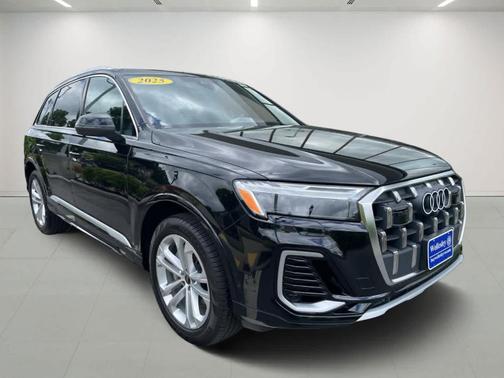 2025 Audi Q7 55 Premium Plus