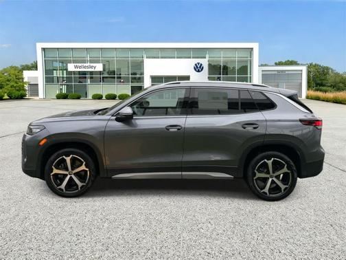 Platinum Gray Metallic 2025 Volkswagen Tiguan 2.0T SE
