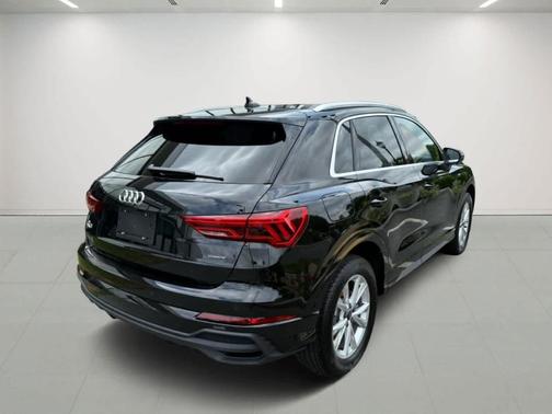 2024 Audi Q3 45 S line Premium
