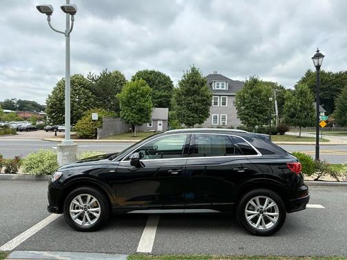 2024 Audi Q3 45 S line Premium